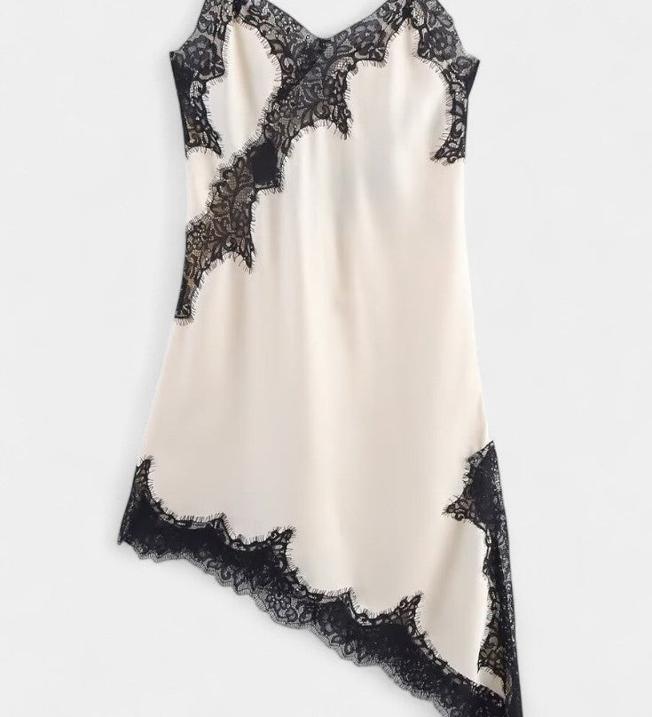 Katarina Mini Haljina s Naramenicama i Čipkom